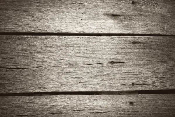 Üst üste paslı çivi ile panoları