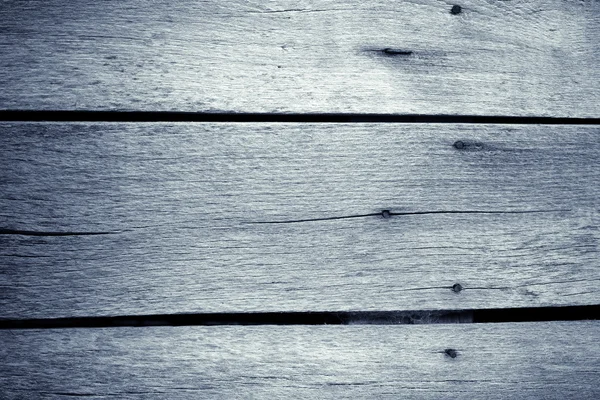 Üst üste paslı çivi ile panoları