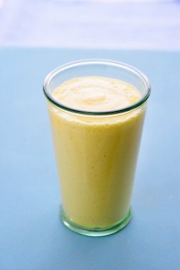Mango lassi güler yüzlü içki.