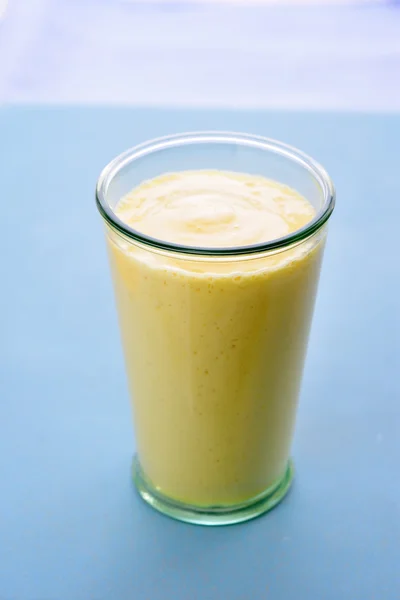 Mango lassi smoothie drink. — Stock Photo, Image