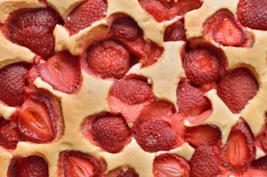 çilek ile sünger kek.