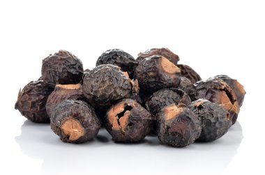 İzole soapnuts yığını.