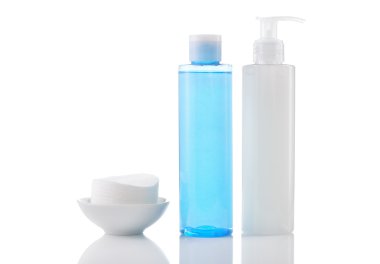Yüz yıkama jeli, toner ve pamuk pedler temizlik Temizlik izole