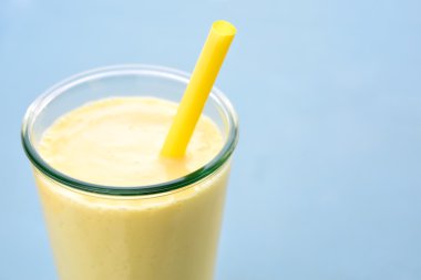 Mango lassi güler yüzlü içki.