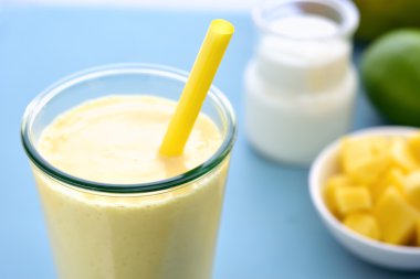 Mango lassi güler yüzlü içki.