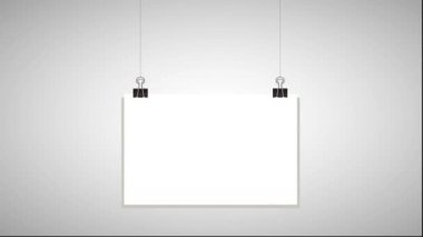 Klemplerde asılı boş kağıt yaprağı