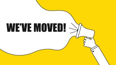 Erkek el megafonu tutarken konuşma balonunu hareket ettirdik. Hoparlör. İş ve pazarlama afişi