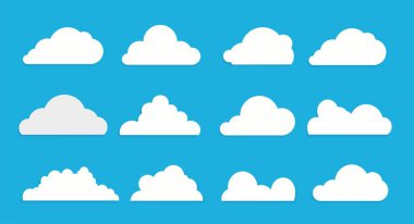 Mavi gökyüzünde gölgesi olmayan beyaz bulutlar. Stok