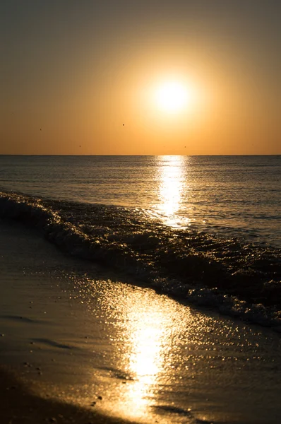 Prachtige zonsondergang boven de oceaan — Stockfoto
