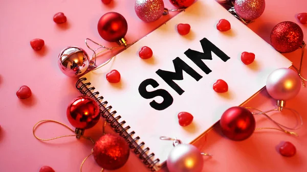 The inscription SMM in a notebook on a pink festive background — Stock Photo, Image