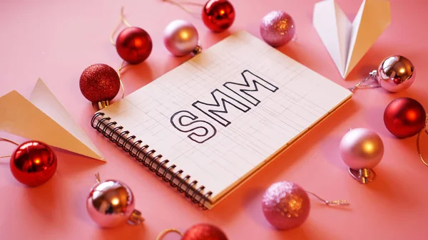 The inscription SMM in a notebook on a pink festive background — Stock Photo, Image