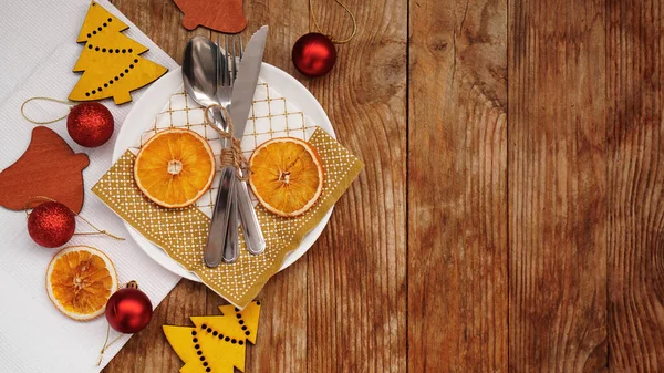 Overhead view of table setting over wooden table with copy space — Stock Photo, Image