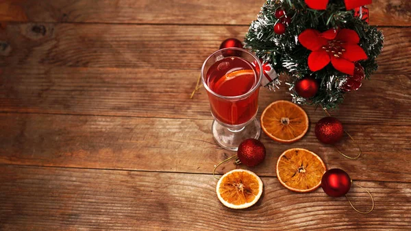 Mulled wine in glass on wooden table with New year decoration — Stock Photo, Image
