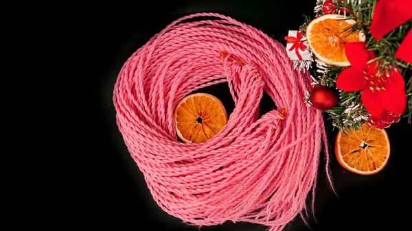 Tranças de kanekalon rosa sintéticas - foto de Natal de salões de cabeleireiro — Fotografia de Stock