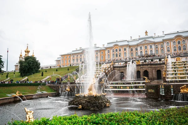 Grand Cascade Fountains - Peterhof Palace garden, São Petersburgo — Fotografia de Stock