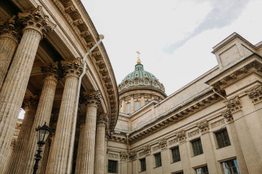 St. Petersburg 'daki Kazan Katedrali' nin eski sütunları. St. Petersburg, Rusya