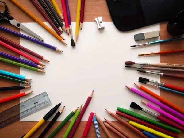 Blank paper and colorful pencils on the wooden table. View from above — Stock Photo, Image