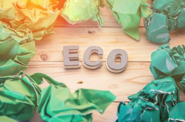 Eko kavramı ile çöp yeşil kağıt