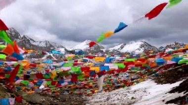 Durian Tibet dua bayrakları kar Dağı, Yading, Çin
