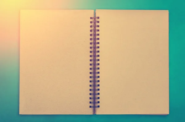Cuaderno de notas pad page imagen concepto vintage con destello de luz — Foto de Stock