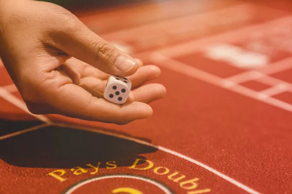 Close Male Hand Rolling White Single Dice Casino Gambling Roulette — Stock Photo, Image