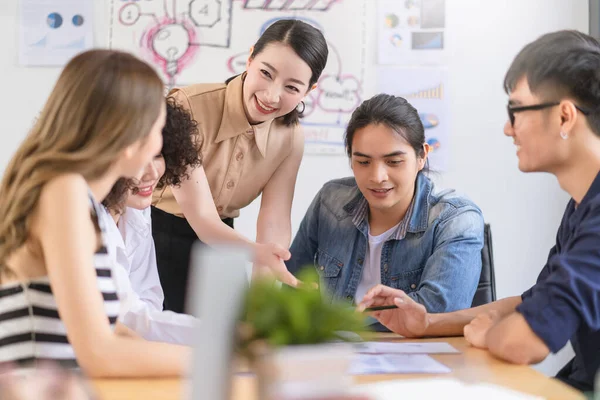 Aziatische Business Startup Teamwork Zakelijke Collega Vergaderzaal Tijdens Presentatie — Stockfoto