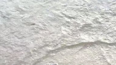 GÖREVLİ OCEL Kum Sahili ile el sallıyor