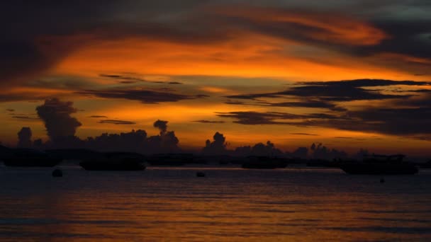 Hermoso Oro Cloud Sunset Con Barco Pesquero Océano Tailandia Pataya — Vídeo de stock