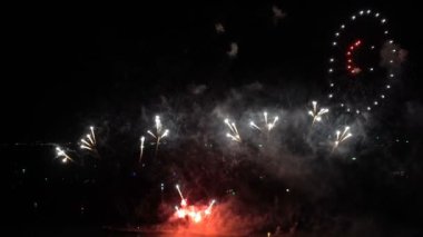 Renkli havai fişek gösterisi kutlama arka planı, şenlik arka planı