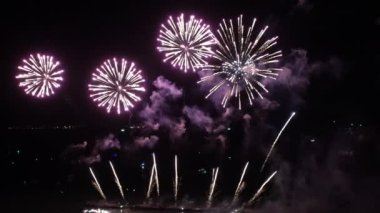 Renkli havai fişek gösterisi kutlama arka planı, şenlik arka planı