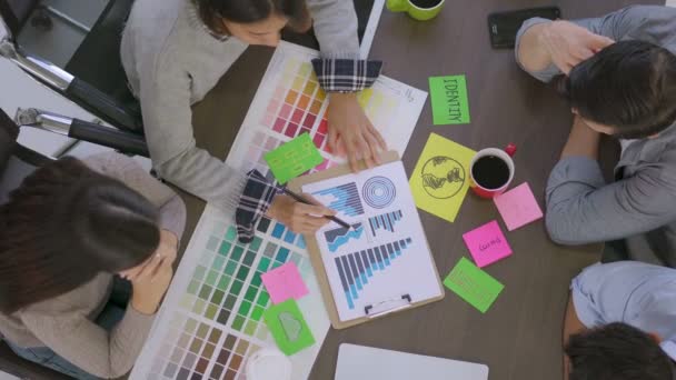 Creatividad Hombre Negocios Mujer Discusión Ideas Concepto Con Grupo Diseñador — Vídeo de stock