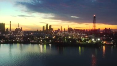 Rafinerinin hava görüntüsü dronu