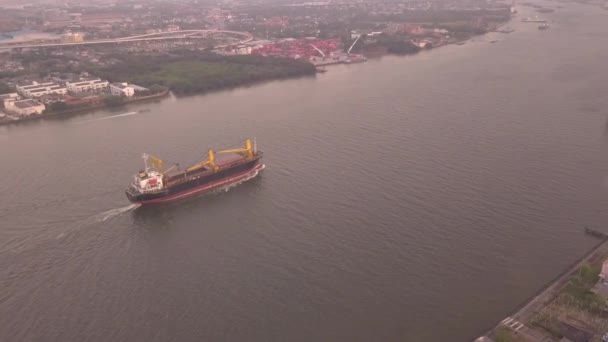 Drone materiał wideo Kontenerowiec będzie port morski dla logistyki żeglugi importowej koncepcji transportu towarów — Wideo stockowe