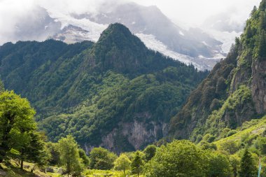 Yubeng, Çin - 8 Ağustos 2014: Yubeng köyü. ünlü bir dönüm noktası Deqin, Yunnan, Çin Tibet Köyü.