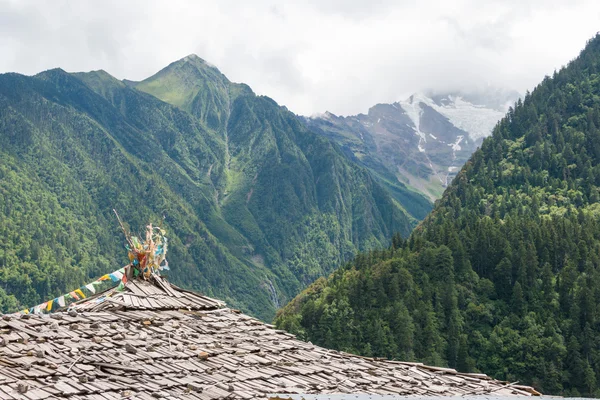 Yubeng, china - 8. August 2014: yubeng village. ein berühmtes Wahrzeichen im tibetischen Dorf deqin, yunnan, China. — Stockfoto