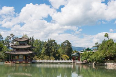 Lijiang, Çin - Eylül 4 2014: siyah eski town lijiang havuzda ejderha. ünlü bir manzara lijiang, yunnan, Çin.