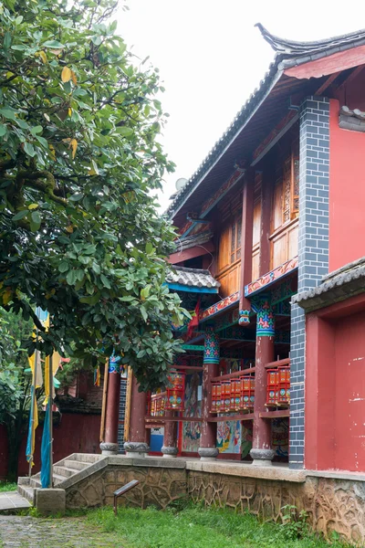 丽江，中国-sep 6 2014年: 裕丰喇嘛寺。在丽江，云南，中国著名的寺院. — 图库照片