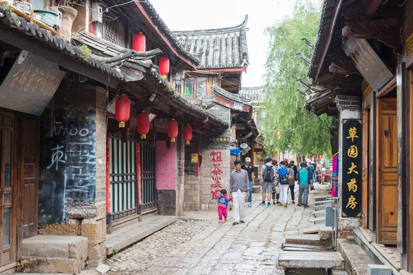 LIJIANG, CINA - 6 SETTEMBRE 2014: Città vecchia di Shuhe (patrimonio mondiale dell'UNESCO). un famoso punto di riferimento a Lijiang, Yunnan, Cina . — Foto Stock