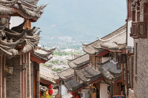 LIJIANG, CHINE - 5 SEP 2014 : Toit de la vieille ville de Lijiang (site du patrimoine mondial de l'UNESCO). un monument célèbre à Lijiang, Yunnan, Chine . — Photo