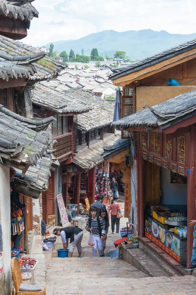 LIJIANG, CHINA - SEP 5 2014: Gamlebyen i Lijiang (UNESCO World he – stockfoto