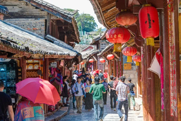 LIJIANG, CHINA - SEP 5 2014: Old Town of Lijiang(UNESCO World he — Stock Photo, Image