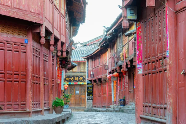 LIJIANG, CHINA - SEP 8 2014: Old Town of Lijiang(UNESCO World heritage site). a famous landmark in Lijiang, Yunnan, China. — Stock Photo, Image