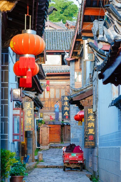 LIJIANG, CHINA - 8 SEP 2014: Ciudad Vieja de Lijiang (Patrimonio de la Humanidad por la UNESCO). un hito famoso en Lijiang, Yunnan, China . —  Fotos de Stock