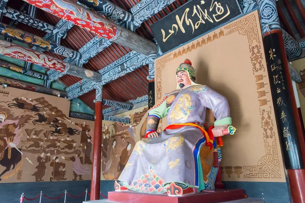 HENAN, CHINA - 28 NOV 2014: Estatua de Yue Fei en el Templo de Yue Fei. un templo famoso en Anyang, Henan, China . —  Fotos de Stock