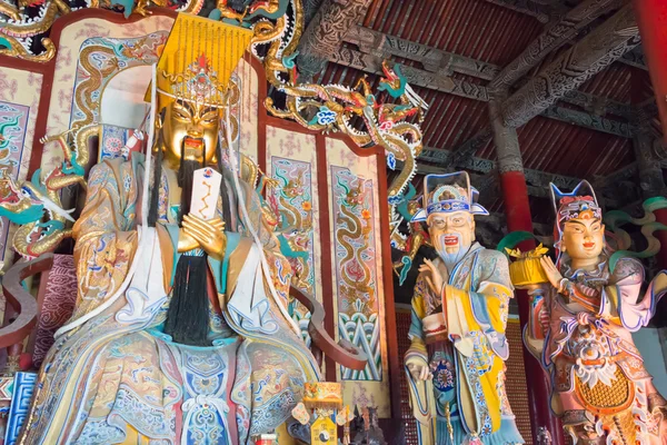 ЛУОЯН, Китай - 14 ноября 2014 года: Статуи в храме Гуанлин. Знаменитый городок в китайском городе Лоян, провинция Хэнань . — стоковое фото