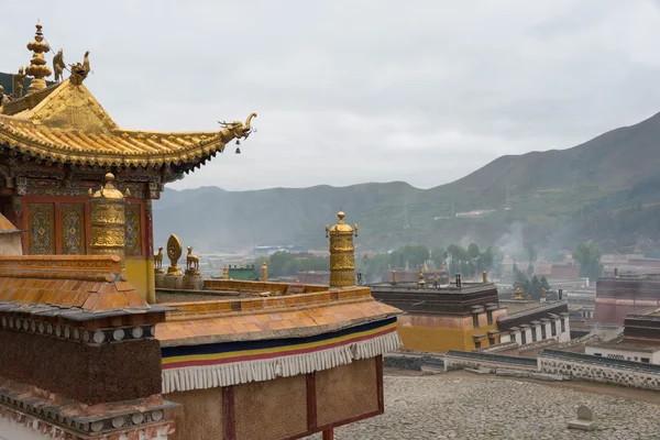 XIAHE, CHINA - SEP 27 2014: Labrang Kloster. en berømt Lamasery i Xiahe, Gansu, Kina . - Stock-foto