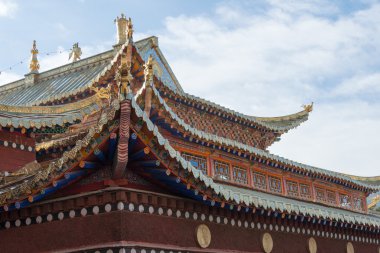 langmusi, Çin - Eylül 25 2014: çatı sertri gompa (dacanglangmu saichisi). langmusi, gansu, Çin'deki ünlü rahipleri.