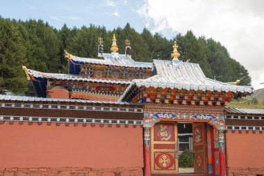 langmusi, Çin - Eylül 25 2014: furkan gompa (dacangnama ge'erdisi). ünlü rahipleri langmusi, sichuan, Çin.