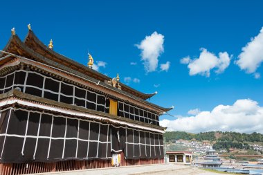 langmusi, Çin - Eylül 25 2014: furkan gompa (dacangnama ge'erdisi). ünlü rahipleri langmusi, sichuan, Çin.