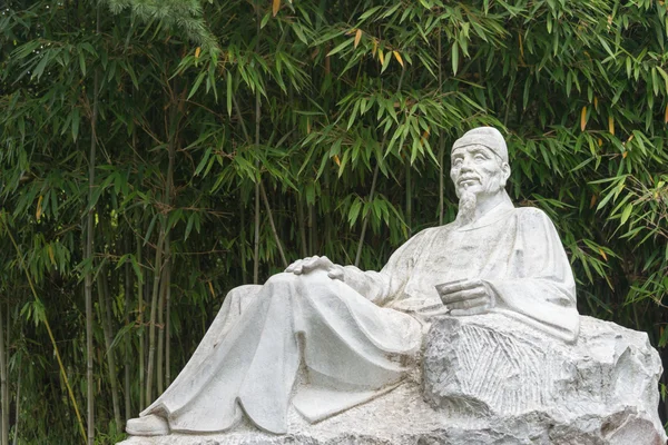 Tianshui, Çin - 7 Ekim 2014: nanguo Manastırı-du fu heykeli. bir ünlü manastır tianshui, gansu, Çin. — Stok fotoğraf